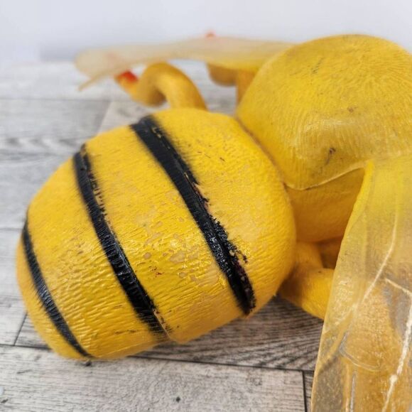 Vintage 1997 TM Giant PVC / Rubber Bumble BEE Yellow Jacket 13" Figure - Picture 4 of 10